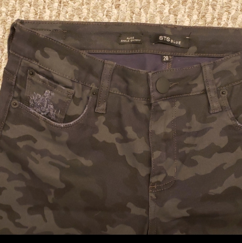 Camo pants 👖💋 - Picture 2 of 14